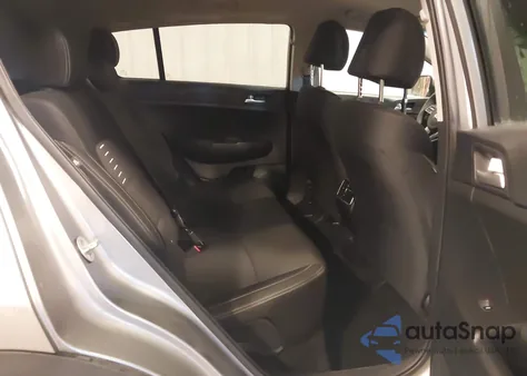 2021 Kia Sportage Lx z USA, uszkodzony, nr VIN KNDPMCAC2M7858936